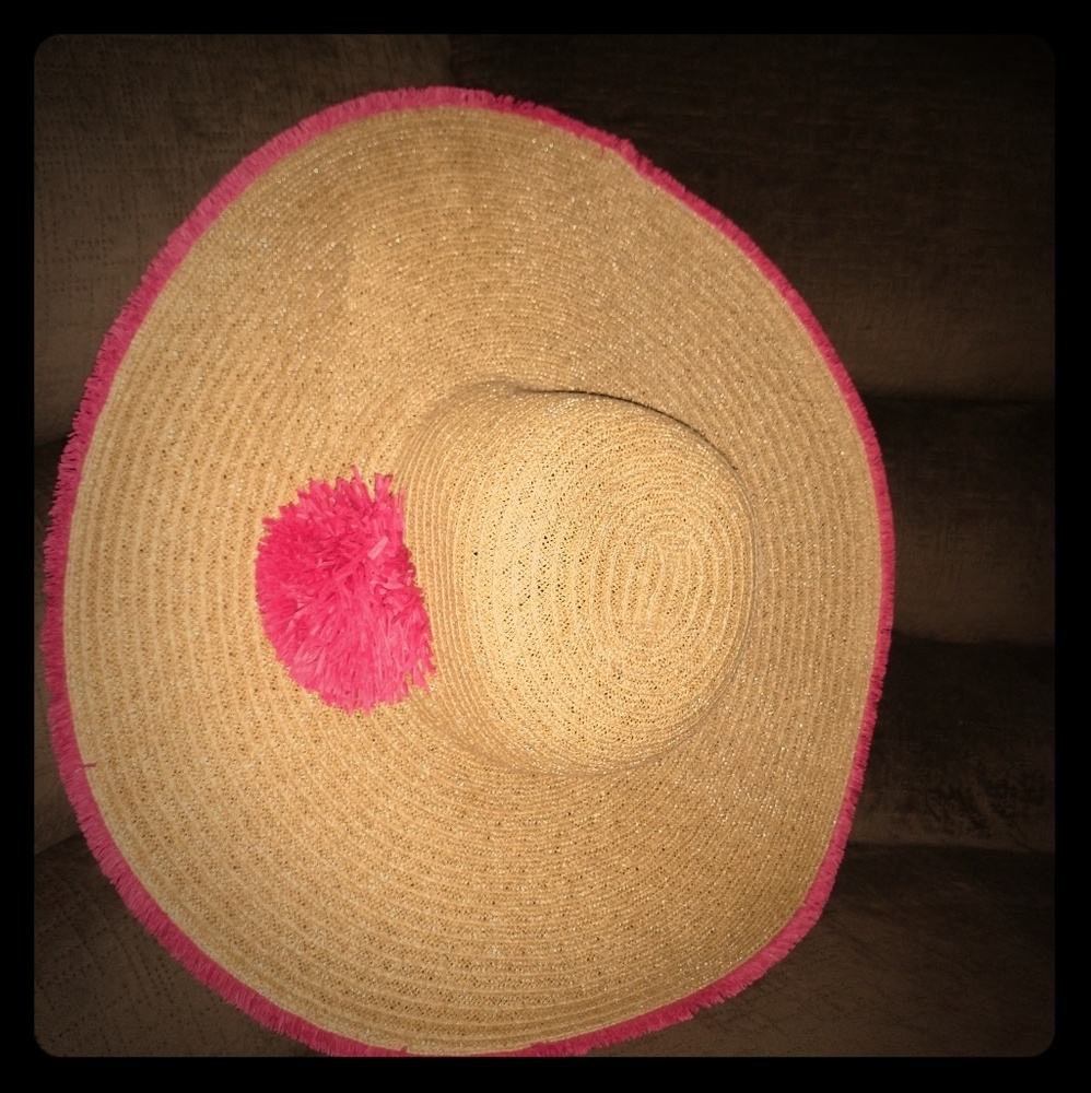 Beautiful Nine West Beach hat